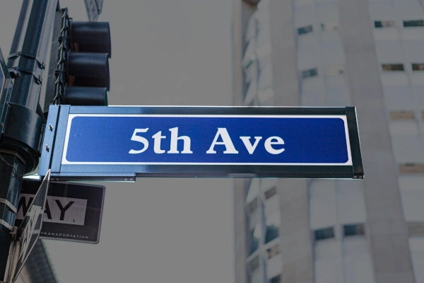 Sign showing 5th Avenue in New York City, USA