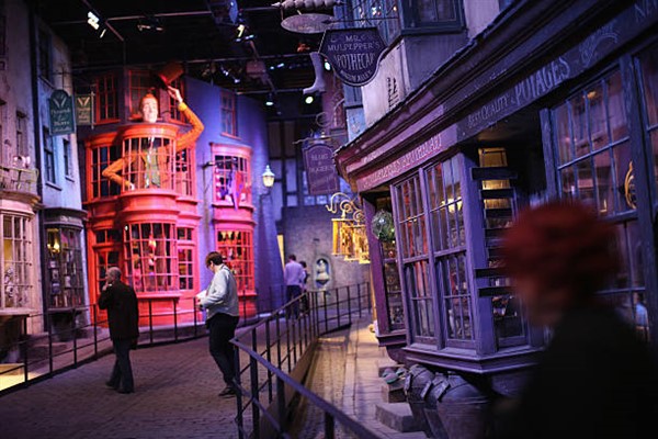 Vista de los Estudios Harry Potter en Londres, una experiencia mágica para fans del universo de J.K. Rowling.