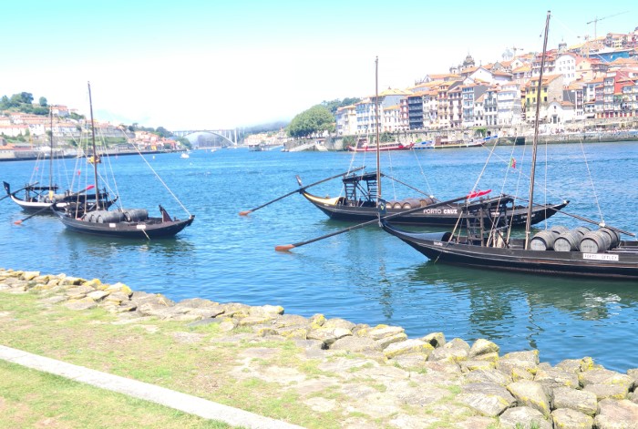 What to see in Porto: Douro riverbank, Clérigos Tower, Lello Bookstore, Dom Luís I Bridge, and more iconic attractions.