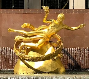 Estatua de Atlas en el Rockefeller Center sosteniendo el mundo
