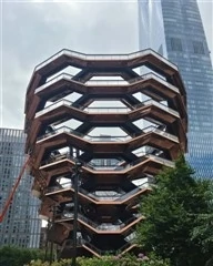 Imagen de Hudson Yards con el Vessel en Nueva York, destacando su moderna arquitectura.