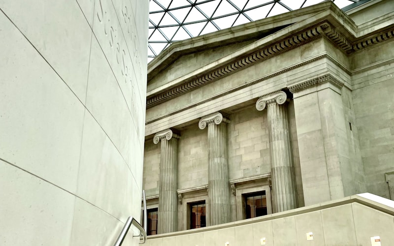 Gran Sala del British Museum con su espectacular techo de cristal, visita gratuita en el itinerario de Londres