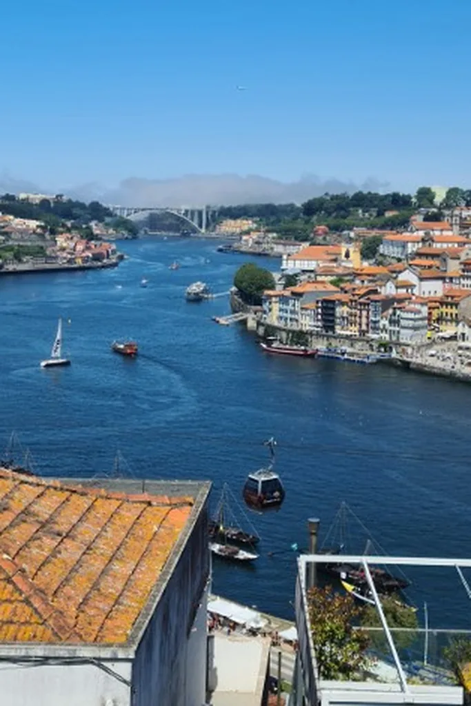 Puente Luis I sobre el río Duero en Oporto, destino familiar
