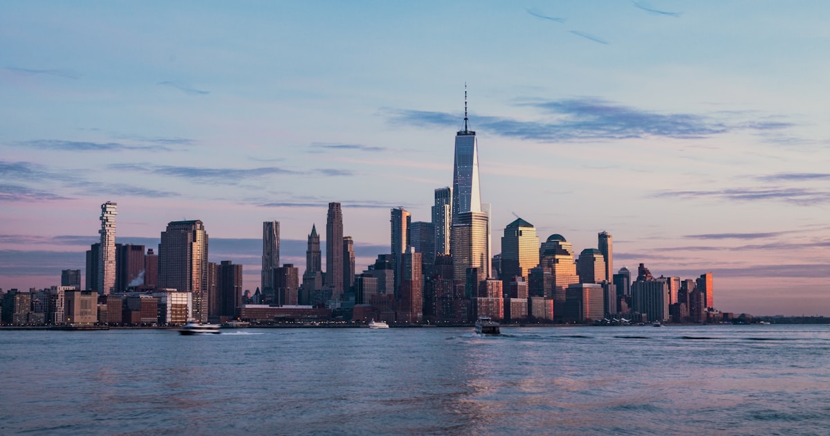 Vistas de los rascacielos de Manhattan para calcular cuánto cuesta Nueva York familia