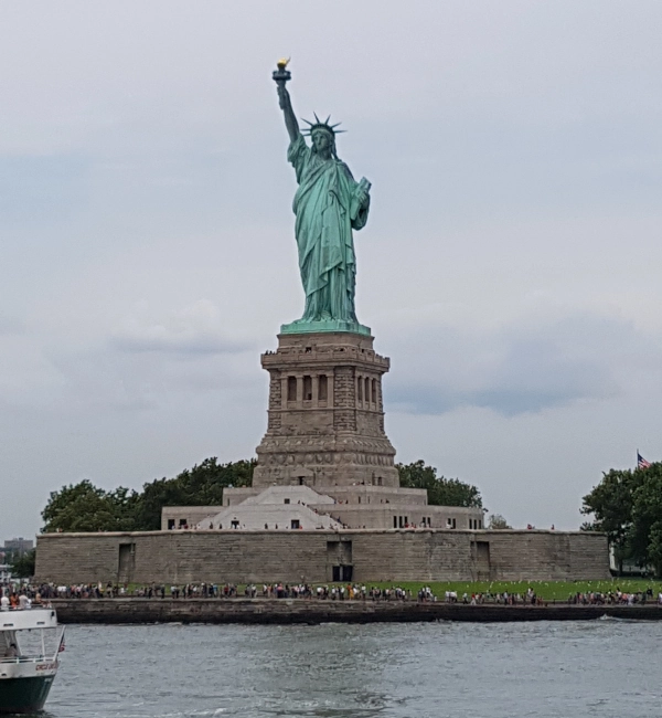 Image of the Statue of Liberty seen from a boat on the Hudson River
