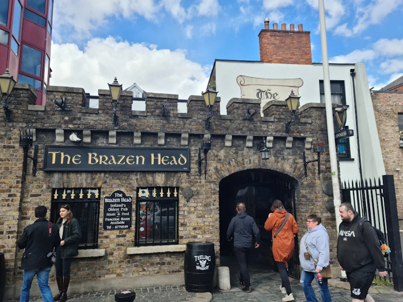 Entrada al pub The Brazen Head en Dublín, el más antiguo de Irlanda